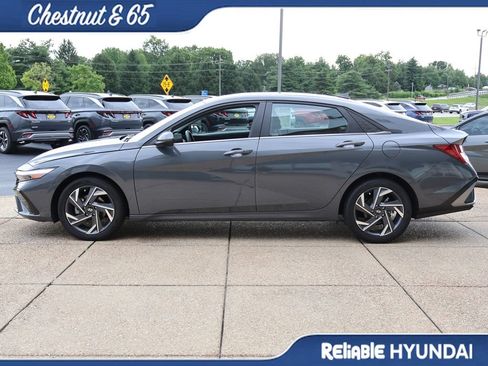 Certified 2024 Hyundai Elantra SEL w/ Convenience Package FWD image 3