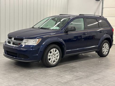 Used 2019 Dodge Journey SE image 4