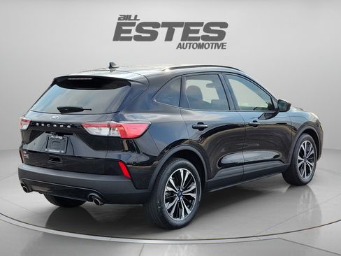 Used 2022 Ford Escape SE w/ SE Sport Appearance Package FWD image 4