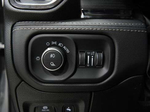 Used 2024 RAM 1500 Limited AWD/4WD image 34