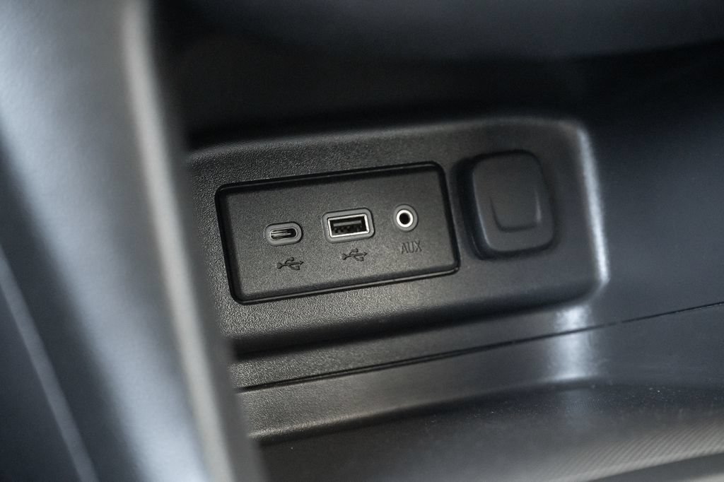 Used 2024 Chevrolet Equinox LT FWD image 32