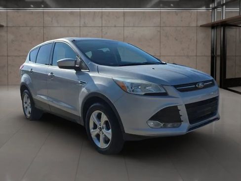 Used 2016 Ford Escape SE image 2