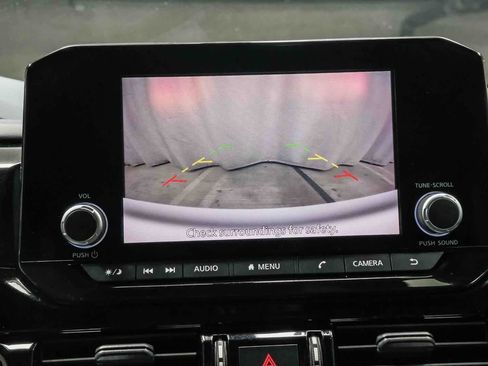 Used 2022 Nissan Pathfinder SV FWD image 27