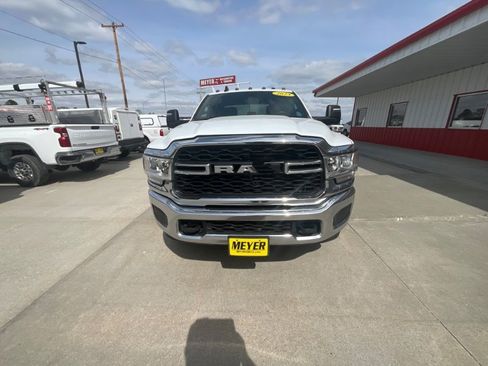 Used 2024 RAM 3500 Tradesman w/ Chrome Appearance Group AWD/4WD image 3