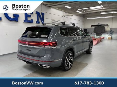 Used 2025 Volkswagen Atlas SEL Premium R-Line image 4