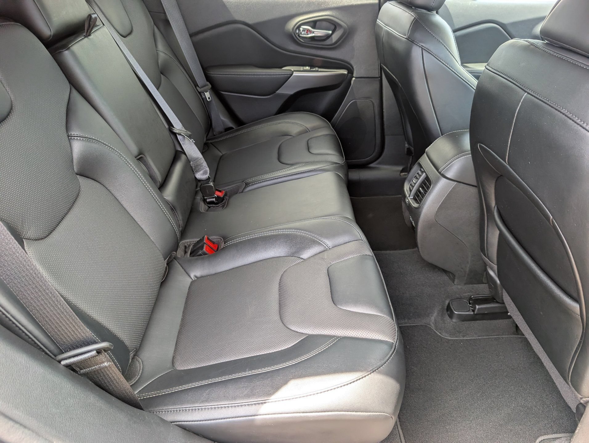 Used 2022 Jeep Cherokee Latitude Lux w/ Sun & Sound Group FWD image 13