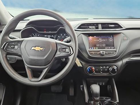 Used 2023 Chevrolet TrailBlazer LS image 9