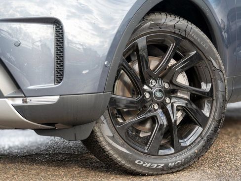 New 2025 Land Rover Discovery S image 7