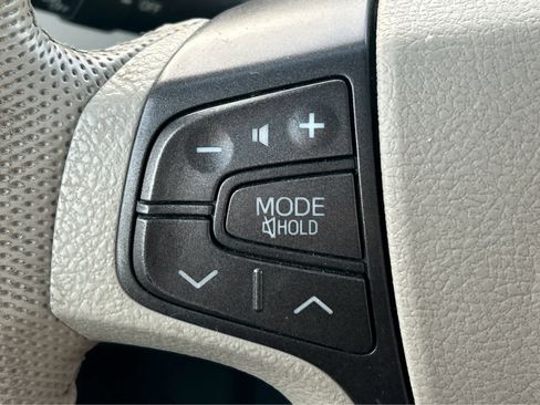 Used 2013 Toyota Sienna XLE image 33