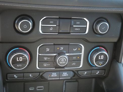 Used 2021 Chevrolet Tahoe Z71 w/ Z71 Signature Package AWD/4WD image 24