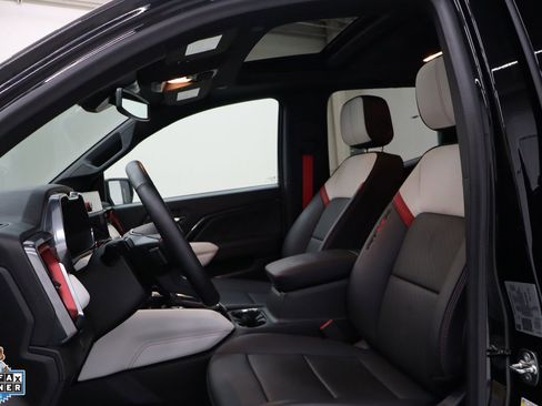 Used 2024 GMC Canyon AT4X AWD/4WD image 11