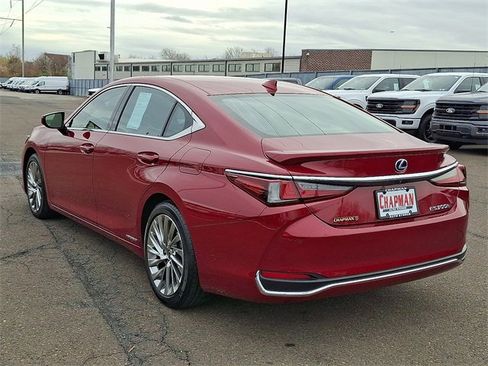 Used 2022 Lexus ES 300h Ultra Luxury w/ Accessory Package 2 image 4