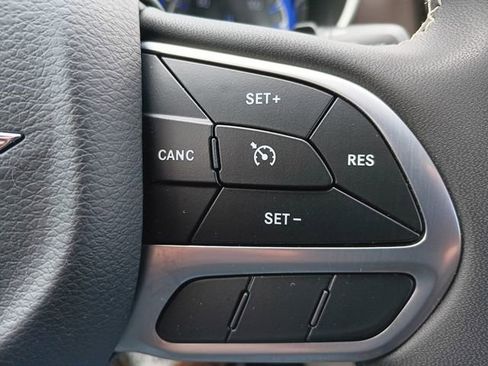 Used 2023 Chrysler Voyager LX FWD image 5