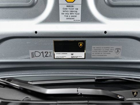 Used 2018 Lamborghini Aventador S image 11