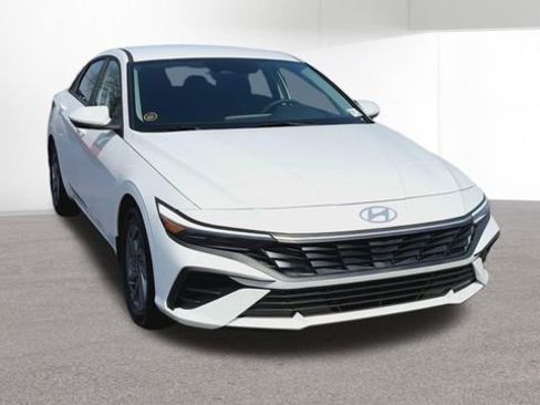 Used 2025 Hyundai Elantra Blue FWD image 30