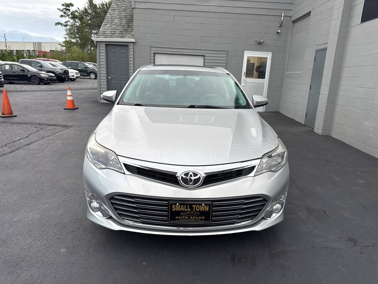 Used 2013 Toyota Avalon XLE Touring FWD image 2