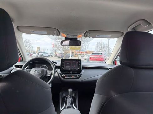 Used 2021 Toyota Corolla LE image 14