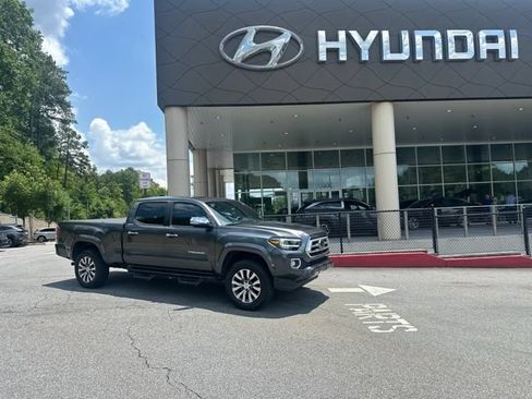 Used 2022 Toyota Tacoma Limited AWD/4WD image 1