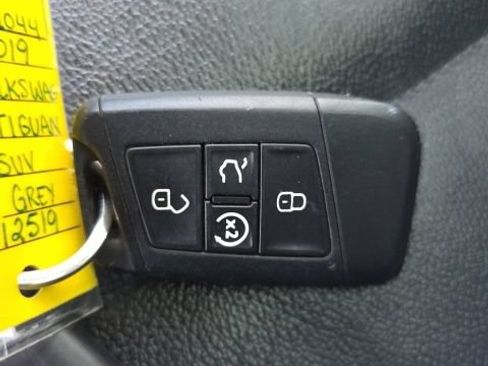 Used 2019 Volkswagen Tiguan SEL Premium R-Line AWD/4WD image 18