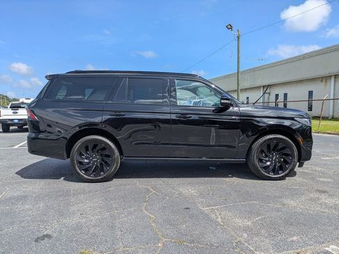 New 2026 Lincoln Navigator Reserve w/ Jet Appearance Package AWD/4WD image 3