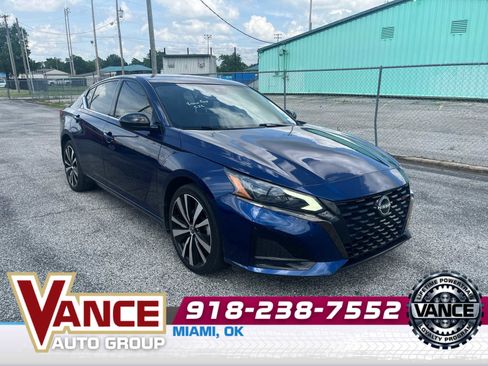 Used 2023 Nissan Altima 2.5 SR w/ SR Premium Package AWD/4WD image 3
