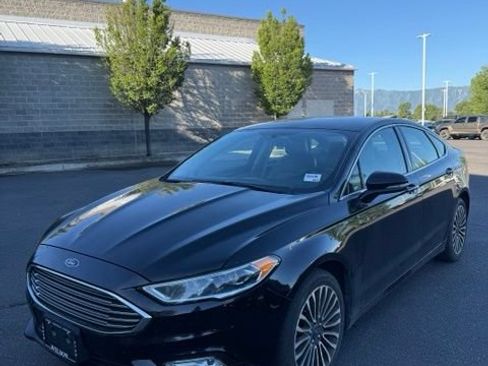 Used 2017 Ford Fusion SE w/ Fusion SE Technology Package AWD/4WD image 2