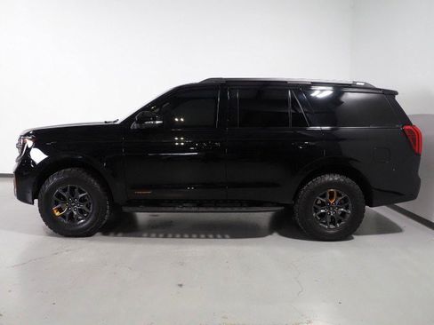 Used 2025 Ford Expedition Tremor image 9