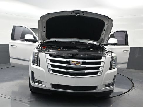 Used 2019 Cadillac Escalade ESV Premium Luxury RWD image 40