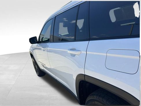 Used 2024 Jeep Grand Cherokee L Laredo w/ Luxury Tech Group I image 28