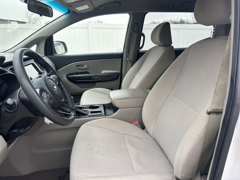 Used 2020 Kia Sedona LX image 9