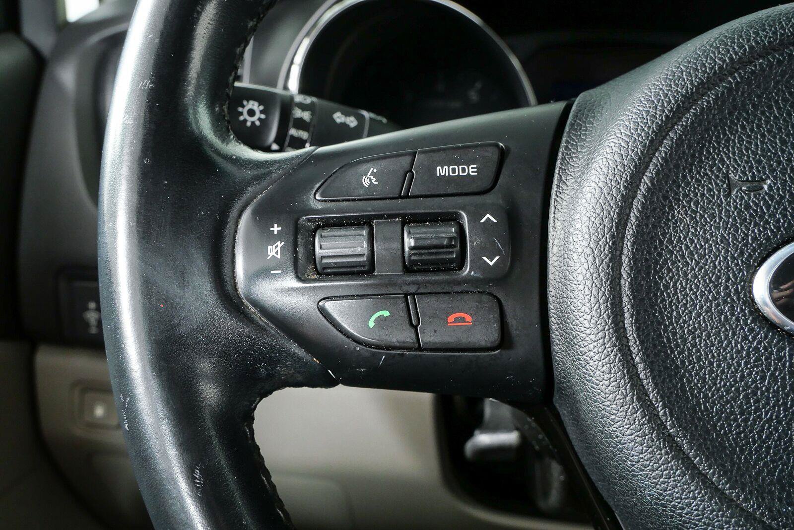Used 2017 Kia Sedona LX w/ LX Essentials Premium Package FWD image 10