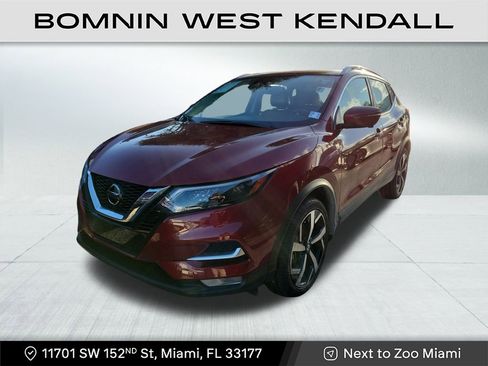 Used 2022 Nissan Rogue Sport SL w/ Premium Package image 2