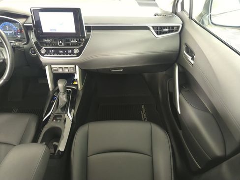 Used 2023 Toyota Corolla Cross XLE FWD image 16