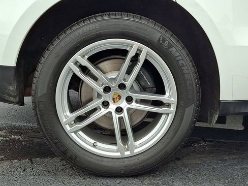 Certified 2021 Porsche Macan AWD/4WD image 13