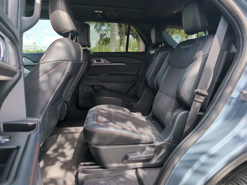 Used 2025 Ford Explorer ST AWD/4WD image 31