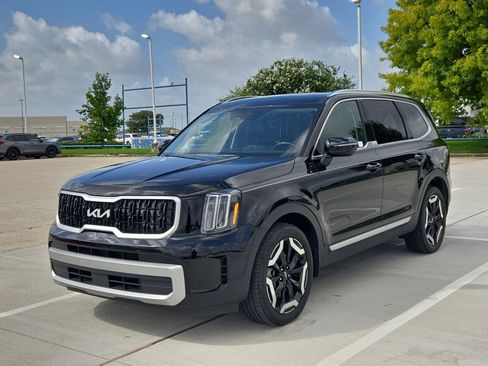 Used 2023 Kia Telluride EX w/ EX Captain's Chair Package FWD image 9