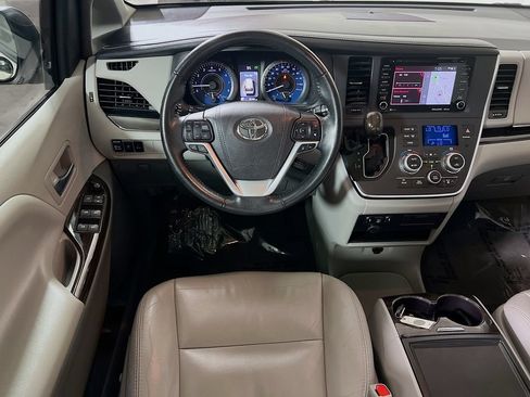 Certified 2018 Toyota Sienna XLE w/ XLE Navigation Package FWD image 20
