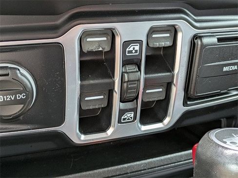 Used 2019 Jeep Wrangler Unlimited Sahara image 25