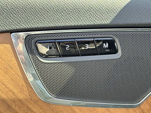 Used 2025 Volvo XC90 B6 Plus image 23