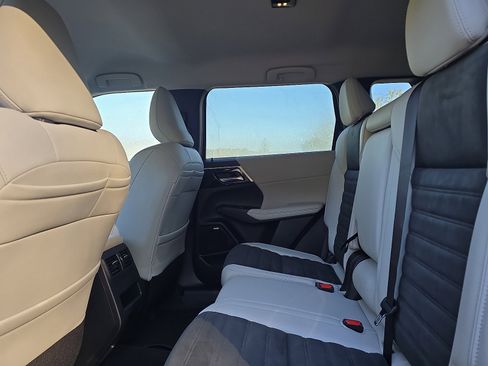 New 2025 Mitsubishi Outlander SE image 25