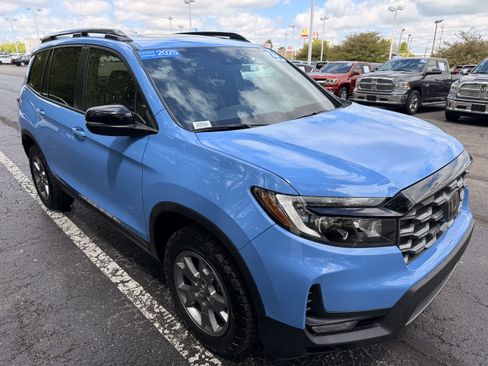 Certified 2025 Honda Passport TrailSport image 1