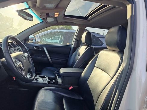 Used 2013 Toyota Highlander SE AWD/4WD image 6