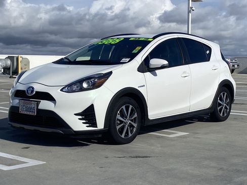 Used 2018 Toyota Prius C Two image 6