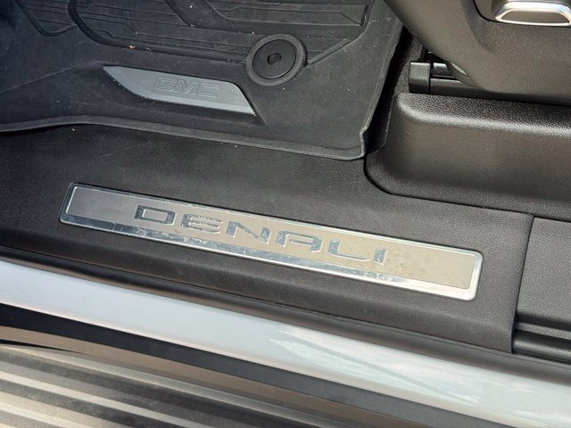 Used 2024 GMC Yukon Denali Ultimate AWD/4WD image 23