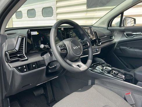 New 2025 Kia Sportage LX image 10