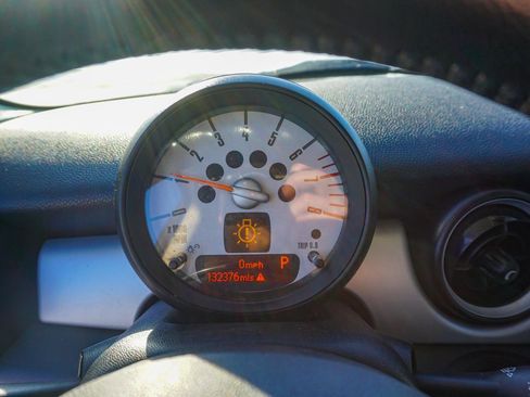 Used 2011 MINI Cooper Hardtop image 12