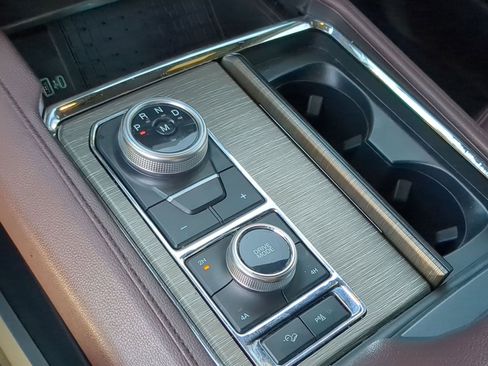 Used 2024 Ford Expedition Limited image 19