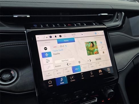 Used 2022 Jeep Grand Cherokee Overland w/ Advanced Protech Group III image 22