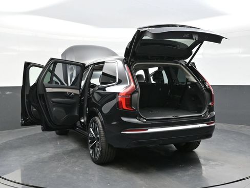 Used 2025 Volvo XC90 B5 Ultra AWD/4WD image 41