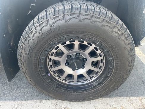 Used 2024 Toyota Tacoma TRD Sport w/ TRD Sport Upgrade Package image 3